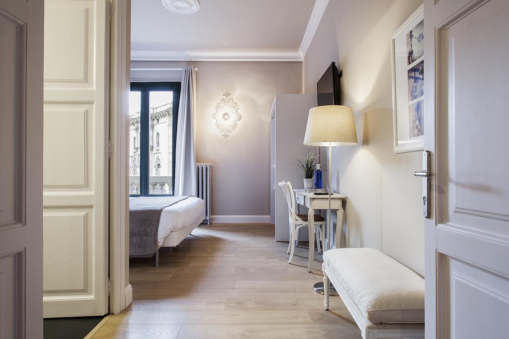 Bachome Gallery B&B Barcelona Bilik gambar